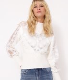 Pull col montant avec dentelle