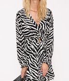 Robe ceinturée zébrée