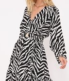 Robe ceinturée zébrée