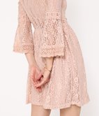 Robe ajourée en dentelle