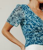 Top Esther cache-coeur